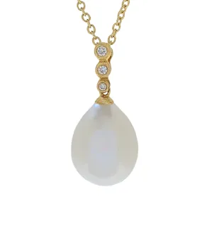 3 is company. Lovely Romantic Freshwater Pearl Pendant