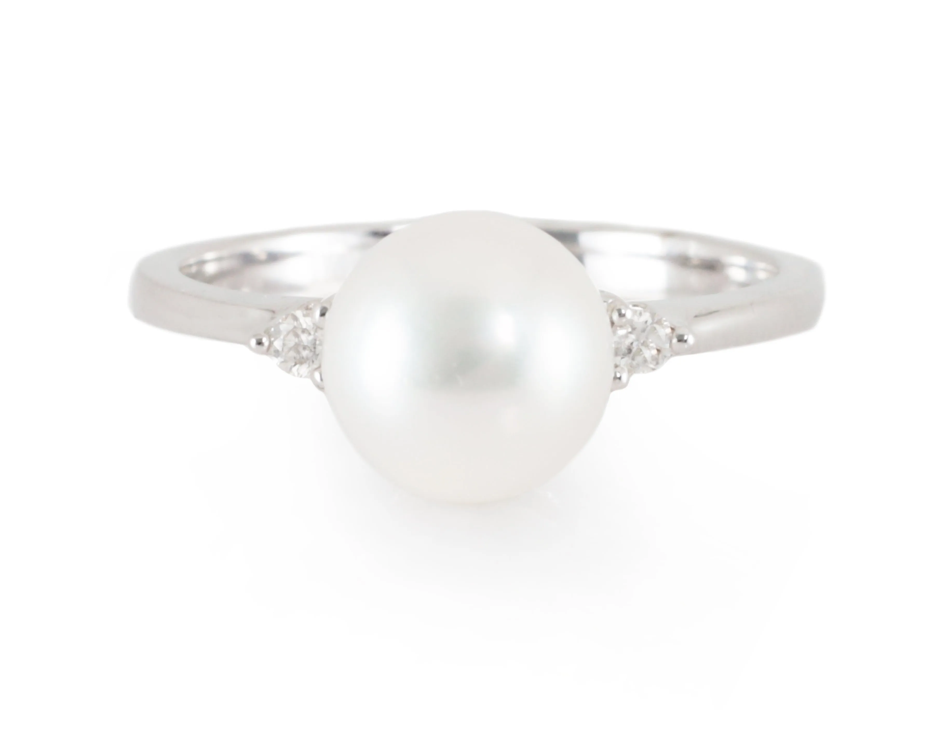 Freshwater Pearl and Diamond Ring in White Gold